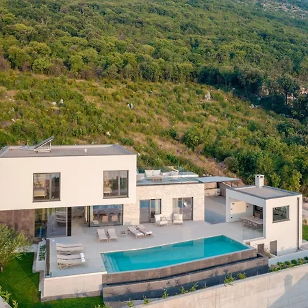 Rovni Villa *