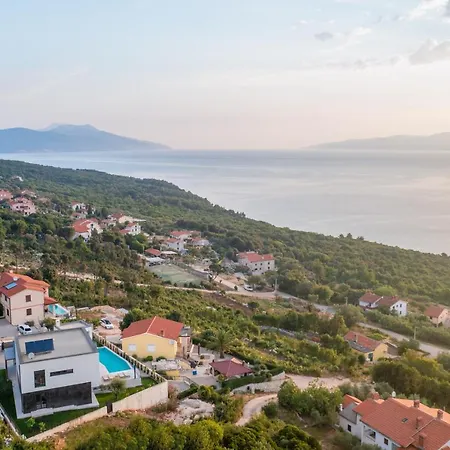 Rovni Villa *