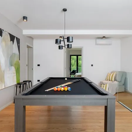 Rovni Villa *